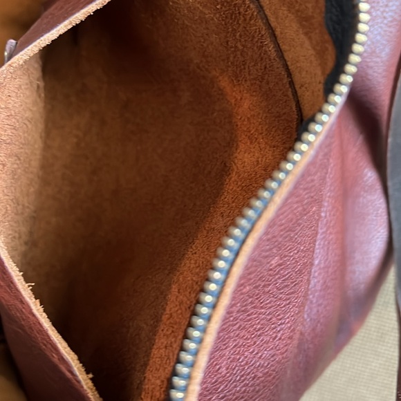 Portland Leather oversized zip tote - Picture 8 of 10
